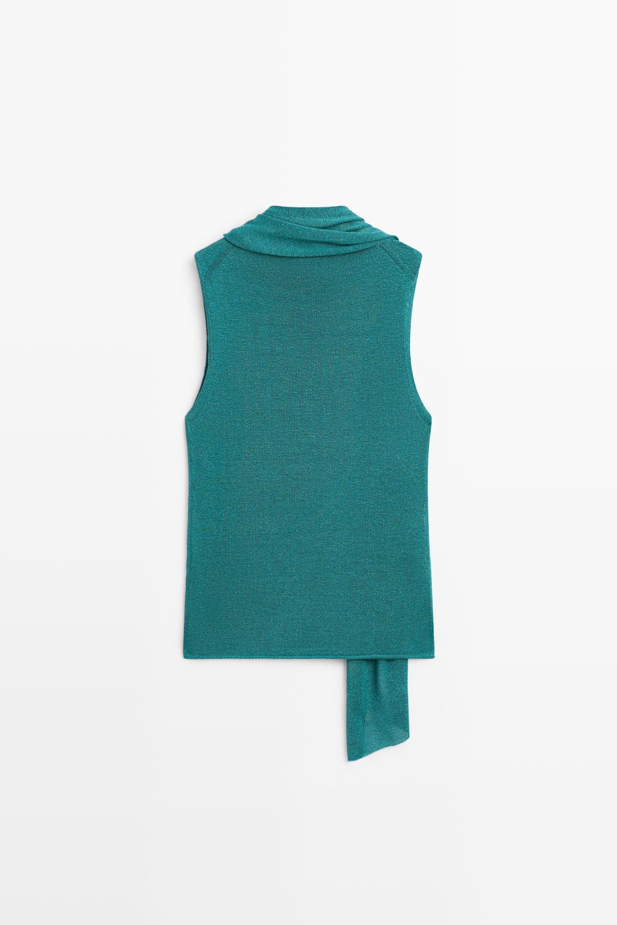 Top à col montant avec foulard